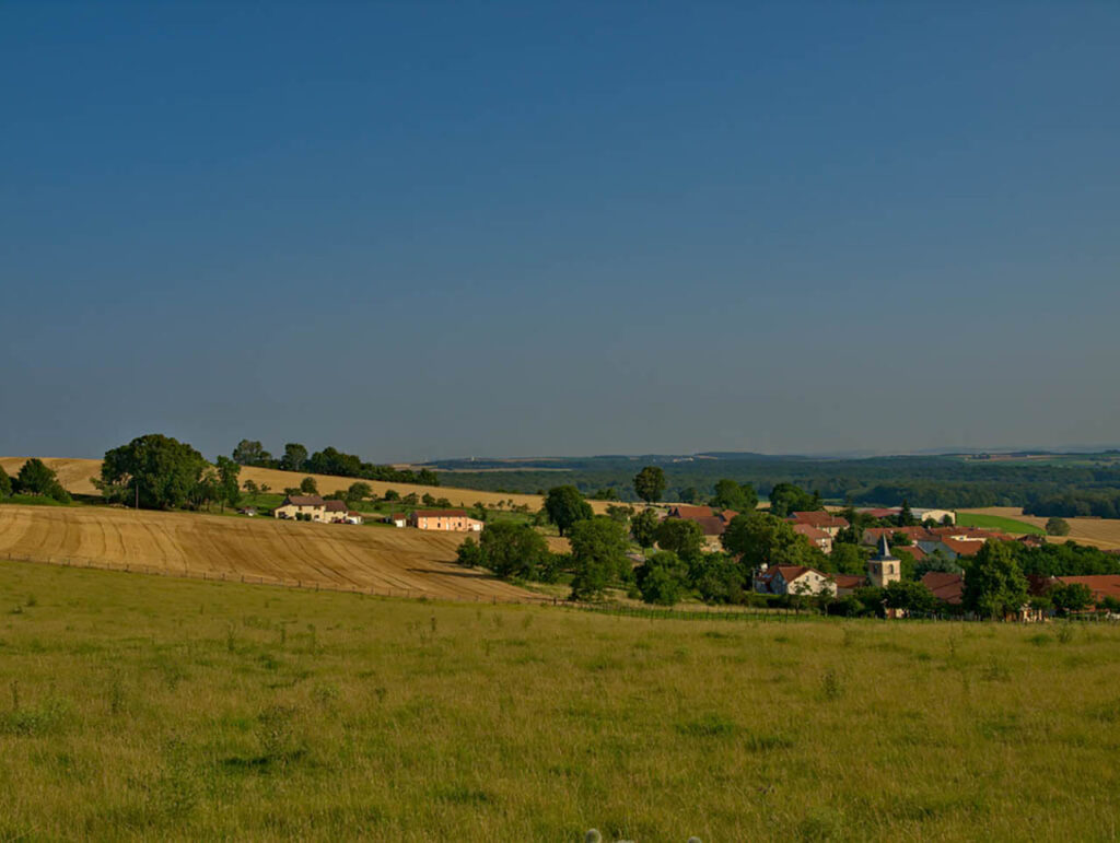 Pelouses calcaires et panorama, sud-ouest de Juville